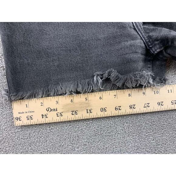 The Vintage Twin Levis Denim 512 Shorts Women 26 Black Cutoff Frayed Hem Zip Fly - Picture 6 of 9